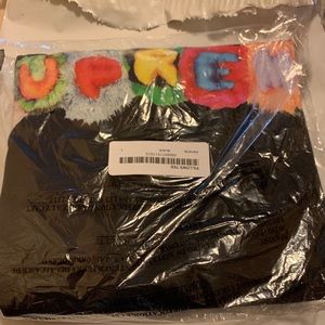 Supreme pillow tee